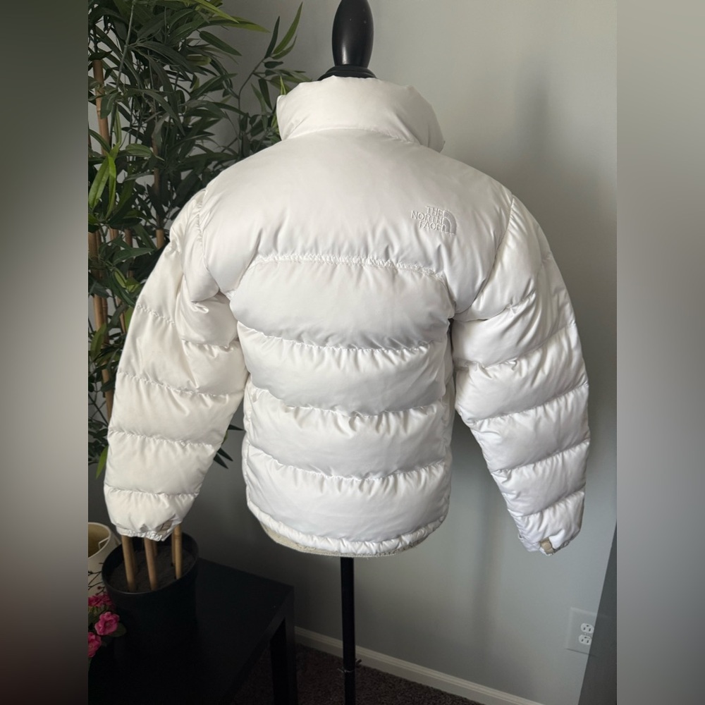 The North Face Nuptse jacket size medium women white 700 Down Puffer jacket - Picture 2 of 3